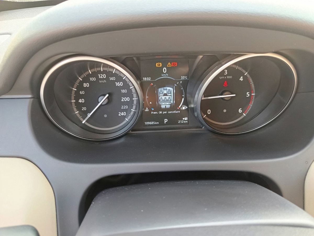Land Rover Discovery Sport 2.0 TD4 180 CV HSE (19)