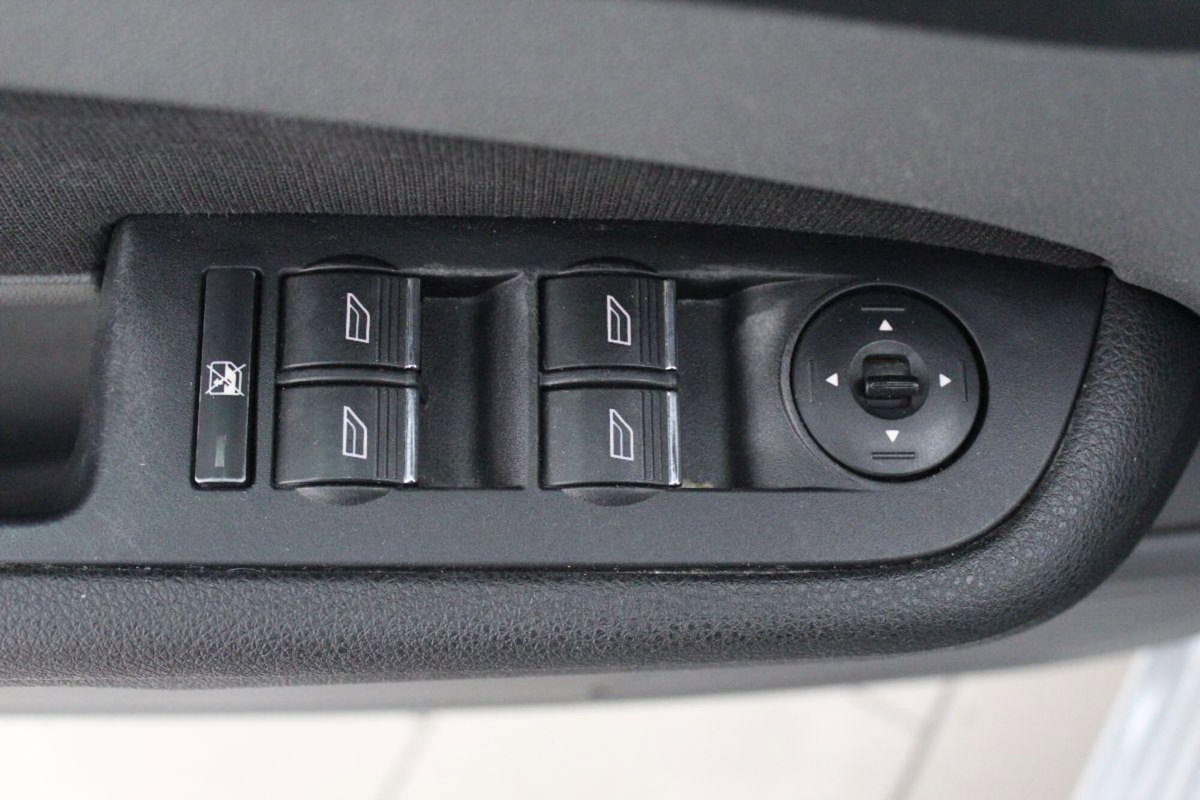 Ford Focus Station Wagon 1.6 TDCi (90CV) SW Tit. (16)