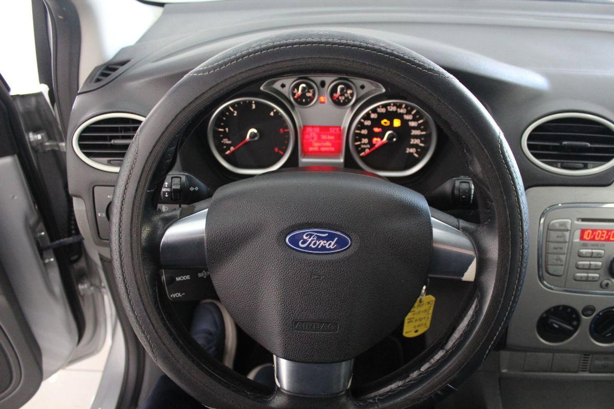 Ford Focus Station Wagon 1.6 TDCi (90CV) SW Tit. (8)