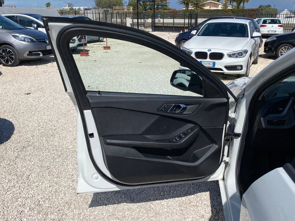 BMW Serie 1 116d 2.0 116CV cat 5 porte Attiva DPF (10)
