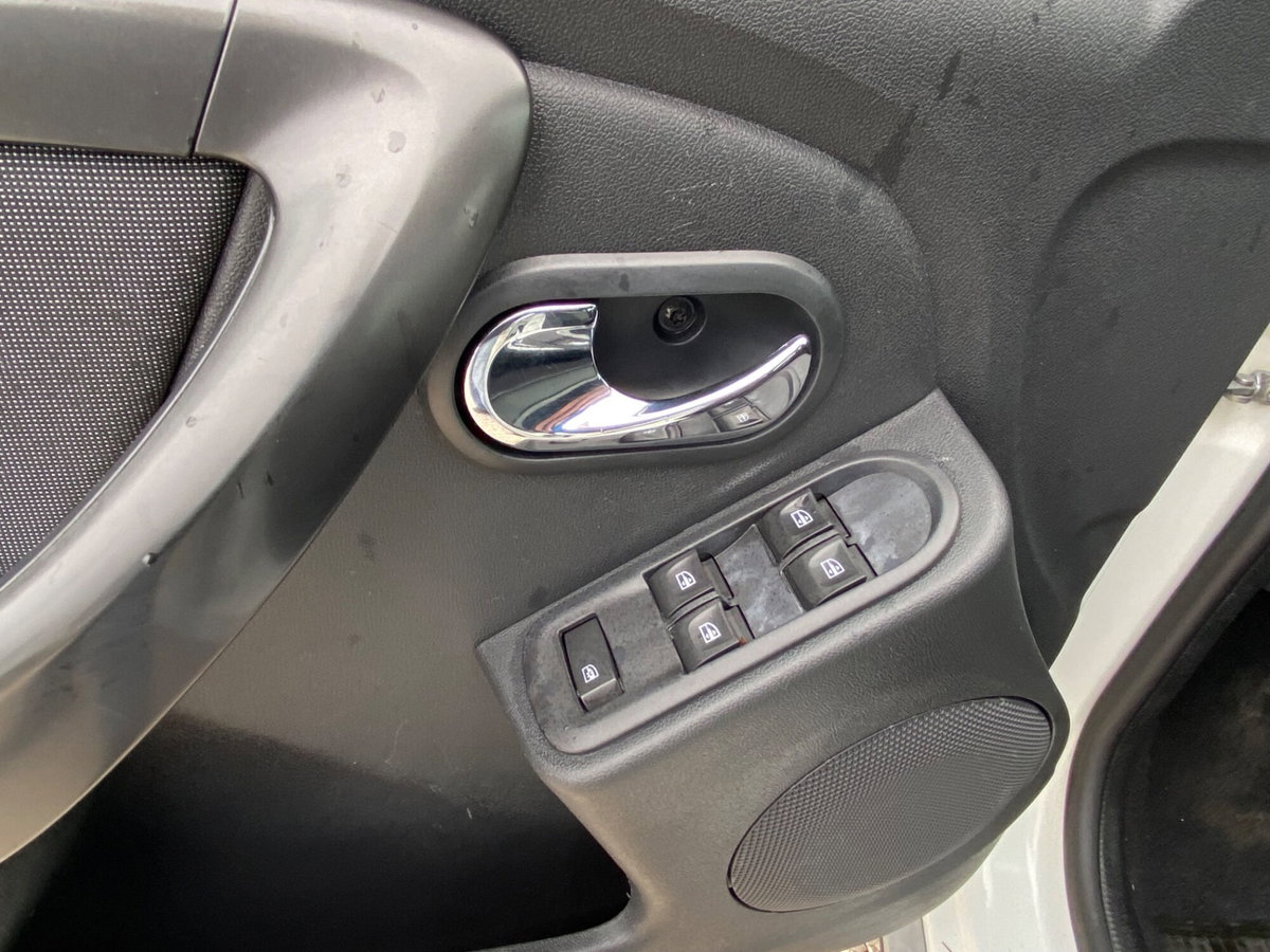 Dacia Duster 1.5 dCi 110CV 4x2 Prestige (11)