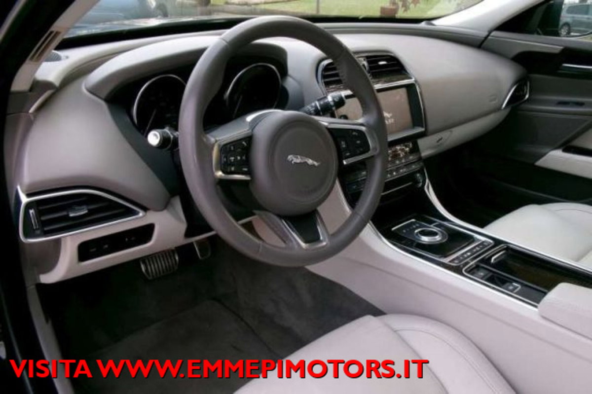 Jaguar XE 2.0 D 180 CV aut. Prestige (10)