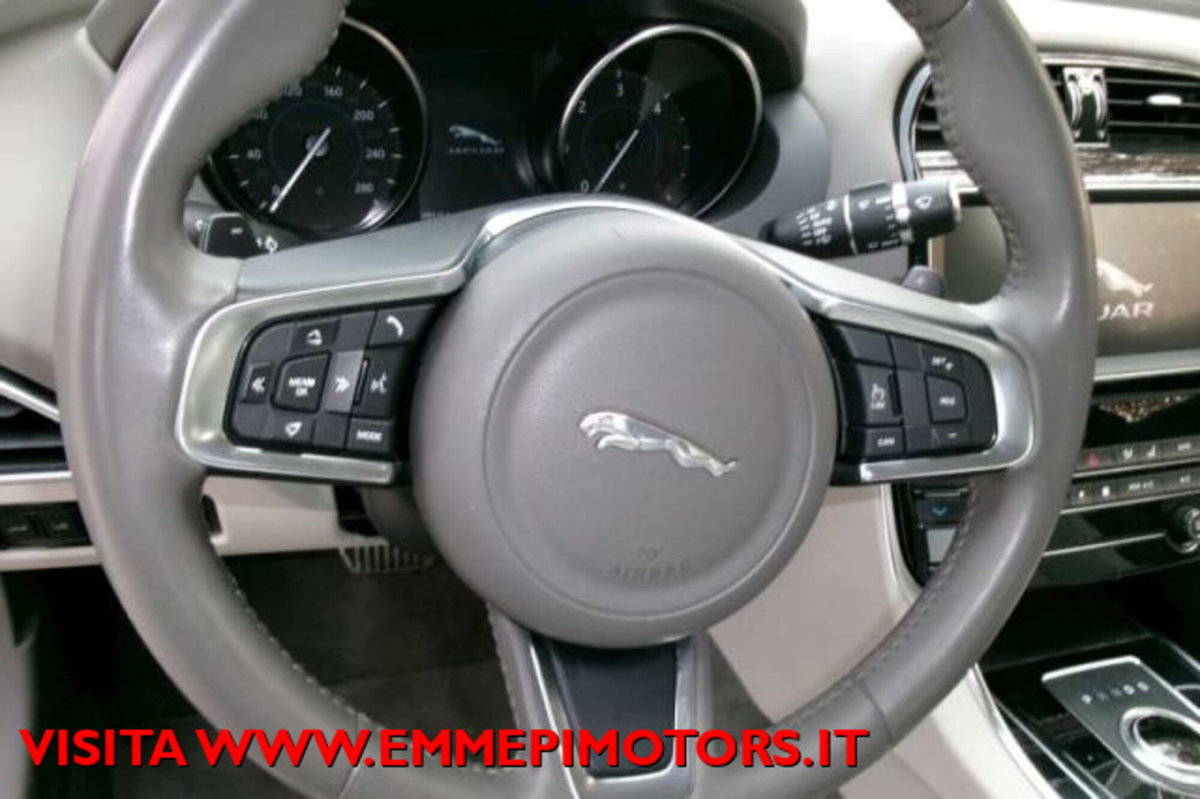Jaguar XE 2.0 D 180 CV aut. Prestige (11)