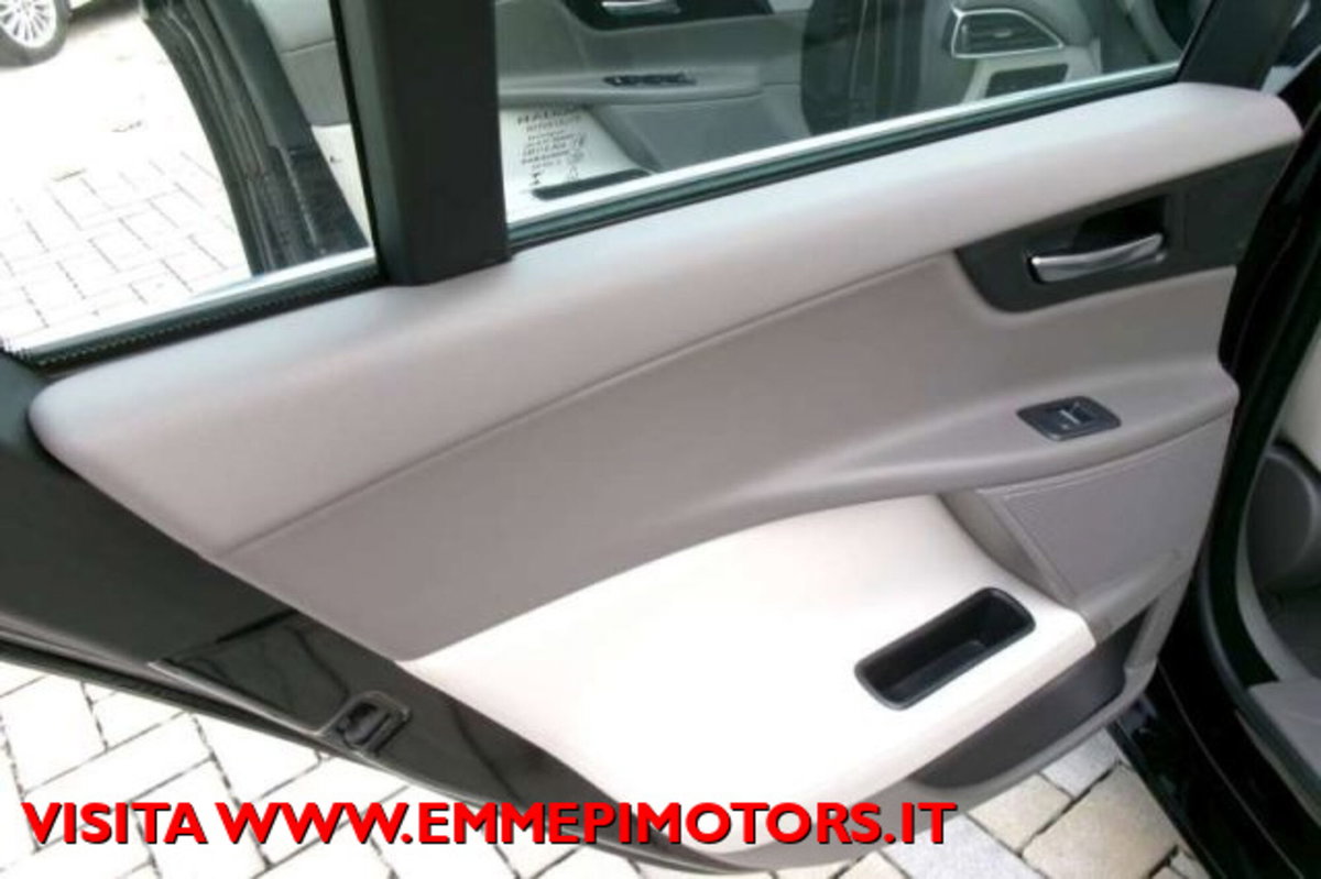 Jaguar XE 2.0 D 180 CV aut. Prestige (14)
