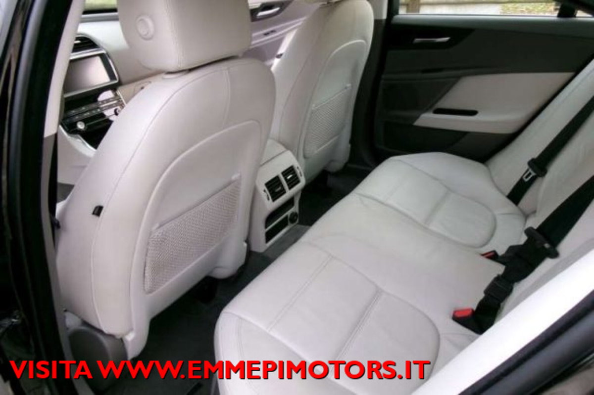 Jaguar XE 2.0 D 180 CV aut. Prestige (15)