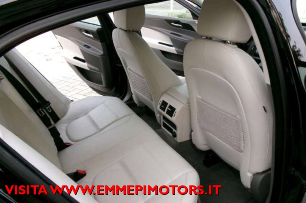 Jaguar XE 2.0 D 180 CV aut. Prestige (16)