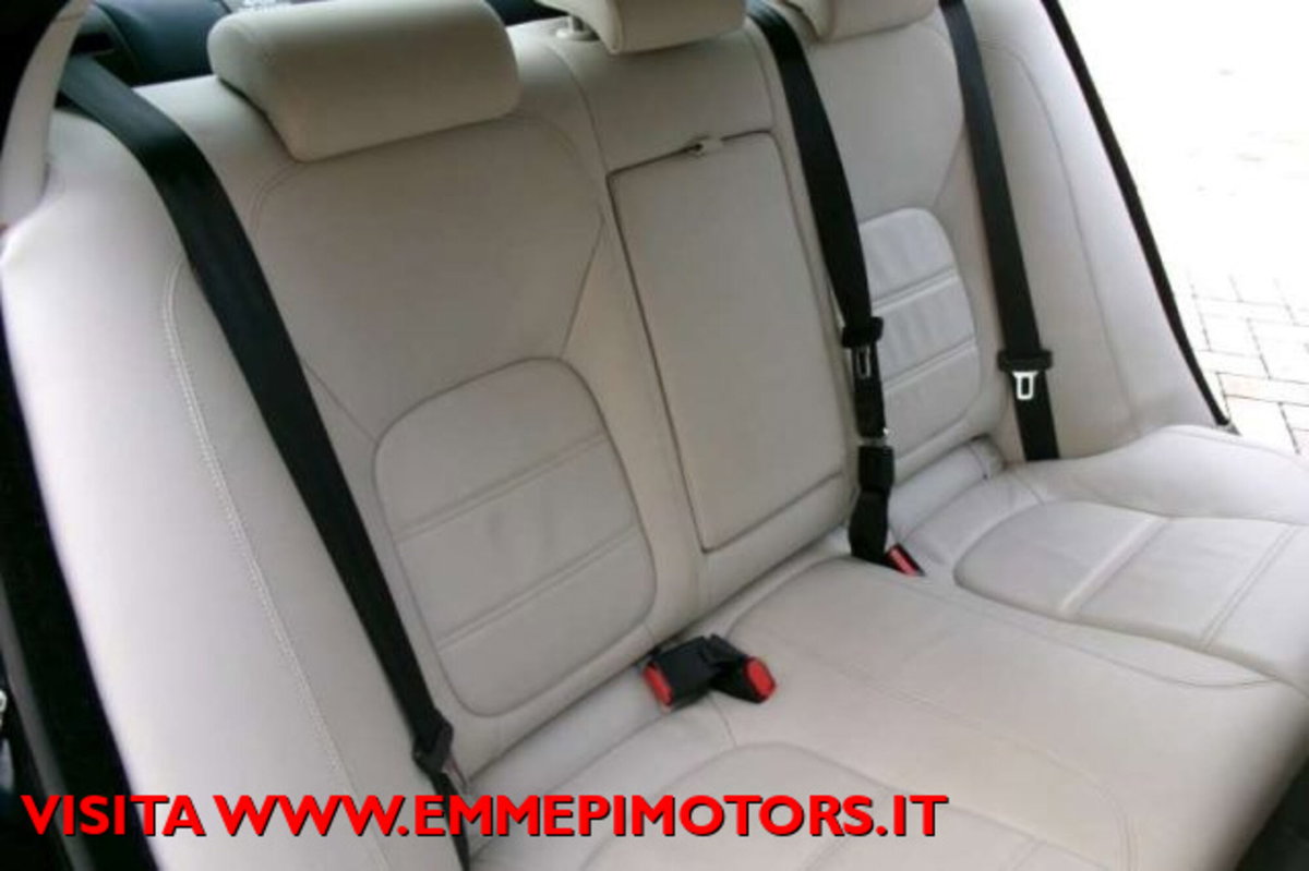 Jaguar XE 2.0 D 180 CV aut. Prestige (17)