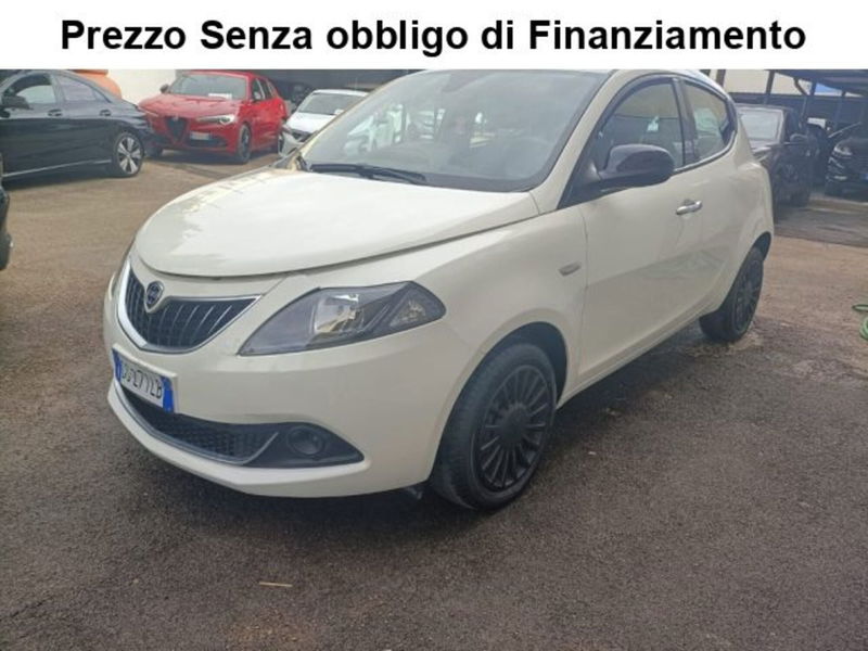 Lancia Ypsilon 1.0 FireFly 5 porte S&S Hybrid Ecochic Silver