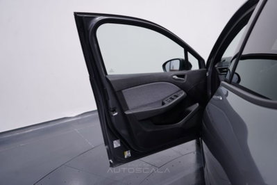Renault Clio TCe 90 CV 5 porte Techno (9)