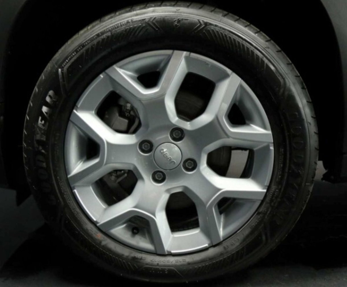 Jeep Avenger 1.2 turbo Altitude fwd 100cv (13)