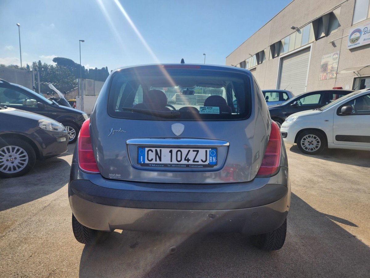 Lancia Ypsilon 1.2 Platino (3)