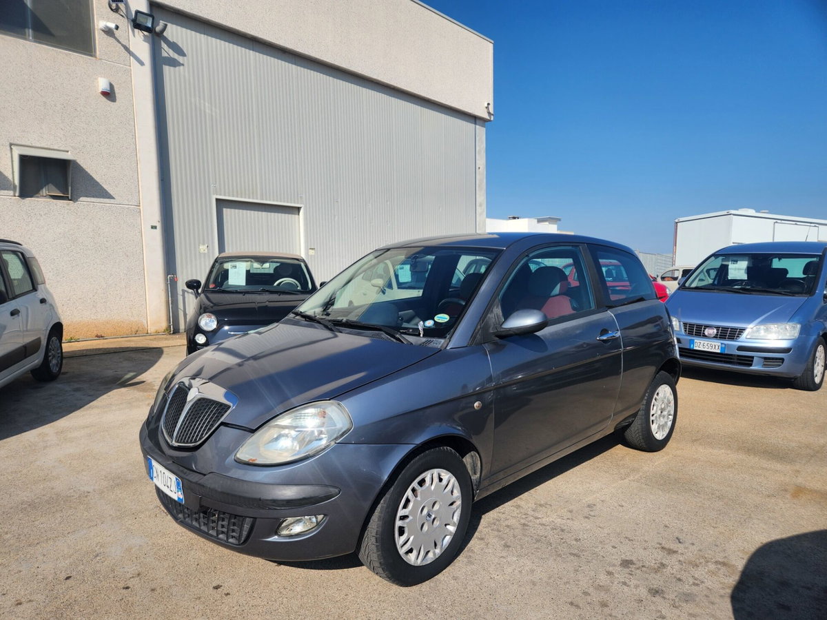 Lancia Ypsilon 1.2 Platino (4)