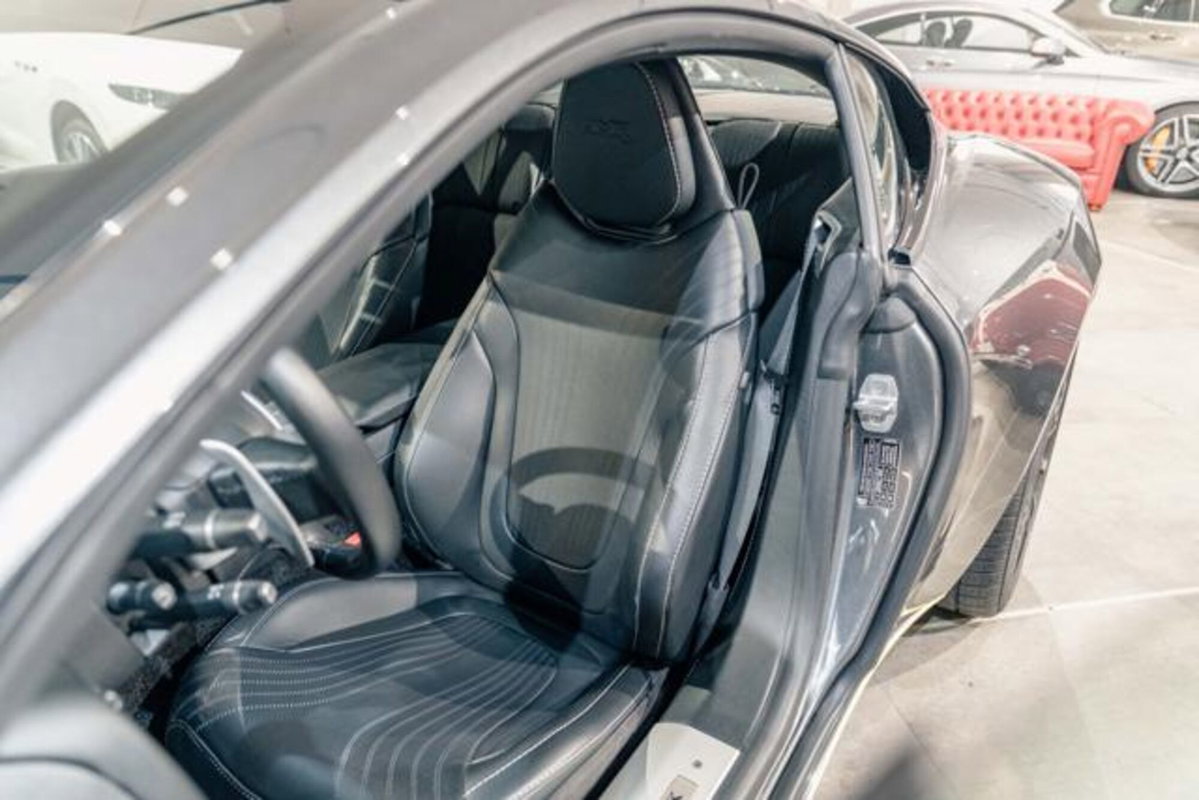 Aston Martin DB11 DB11 V12 AMR Coupé (9)