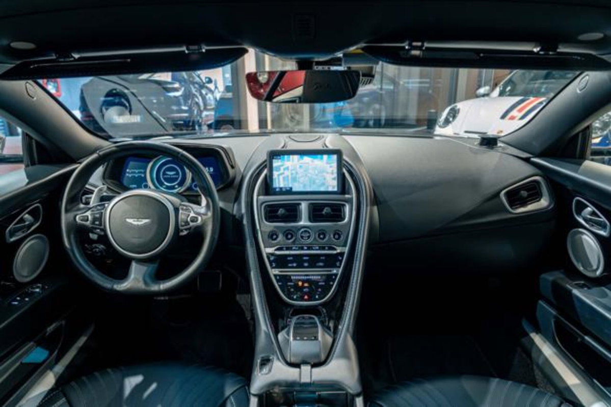 Aston Martin DB11 DB11 V12 AMR Coupé (10)