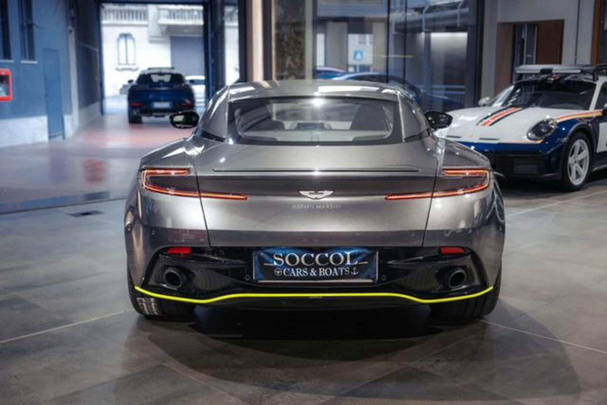 Aston Martin DB11 DB11 V12 AMR Coupé (6)