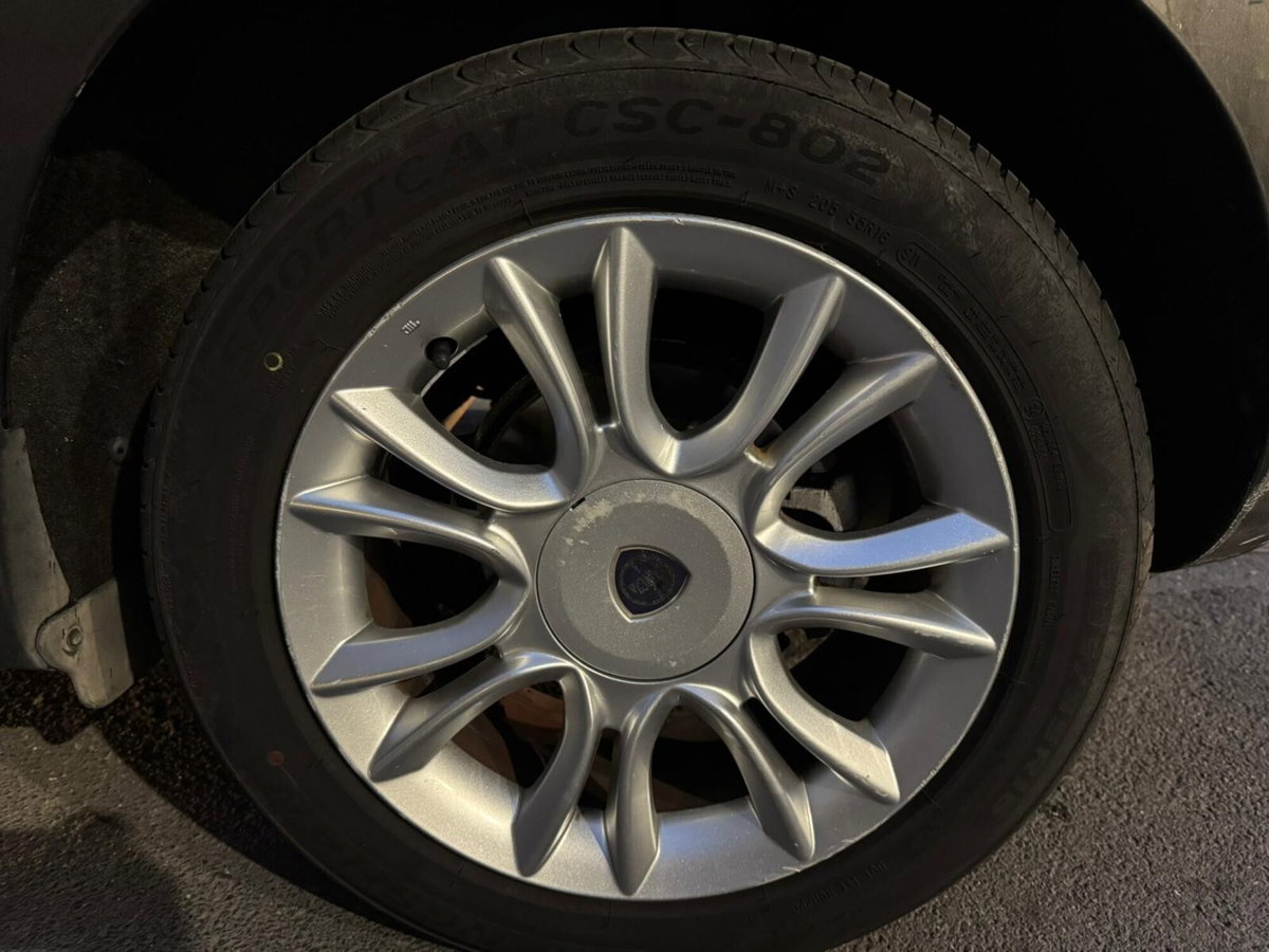 Lancia Delta 1.6 MJT DPF Platino (13)