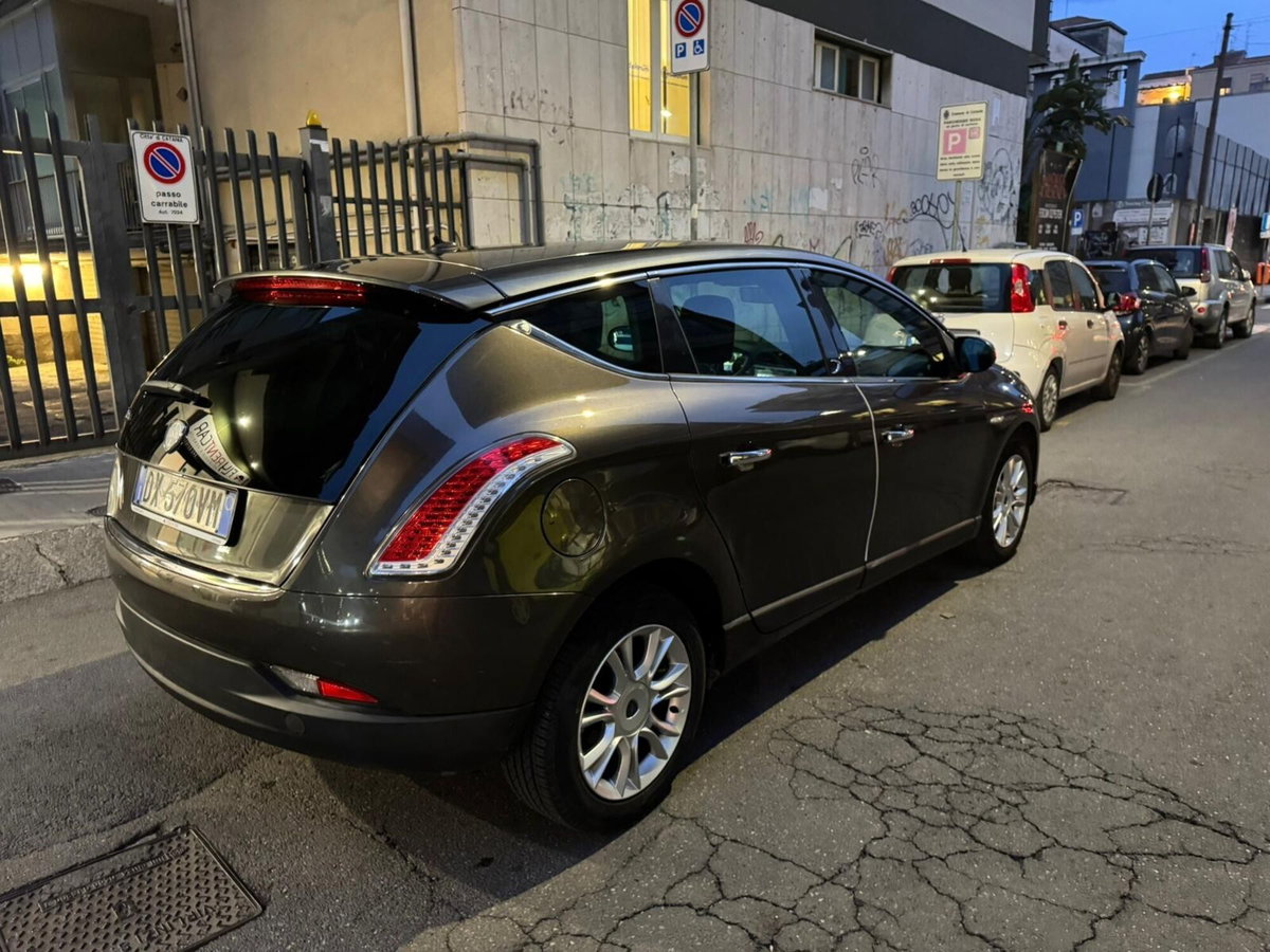 Lancia Delta 1.6 MJT DPF Platino (15)