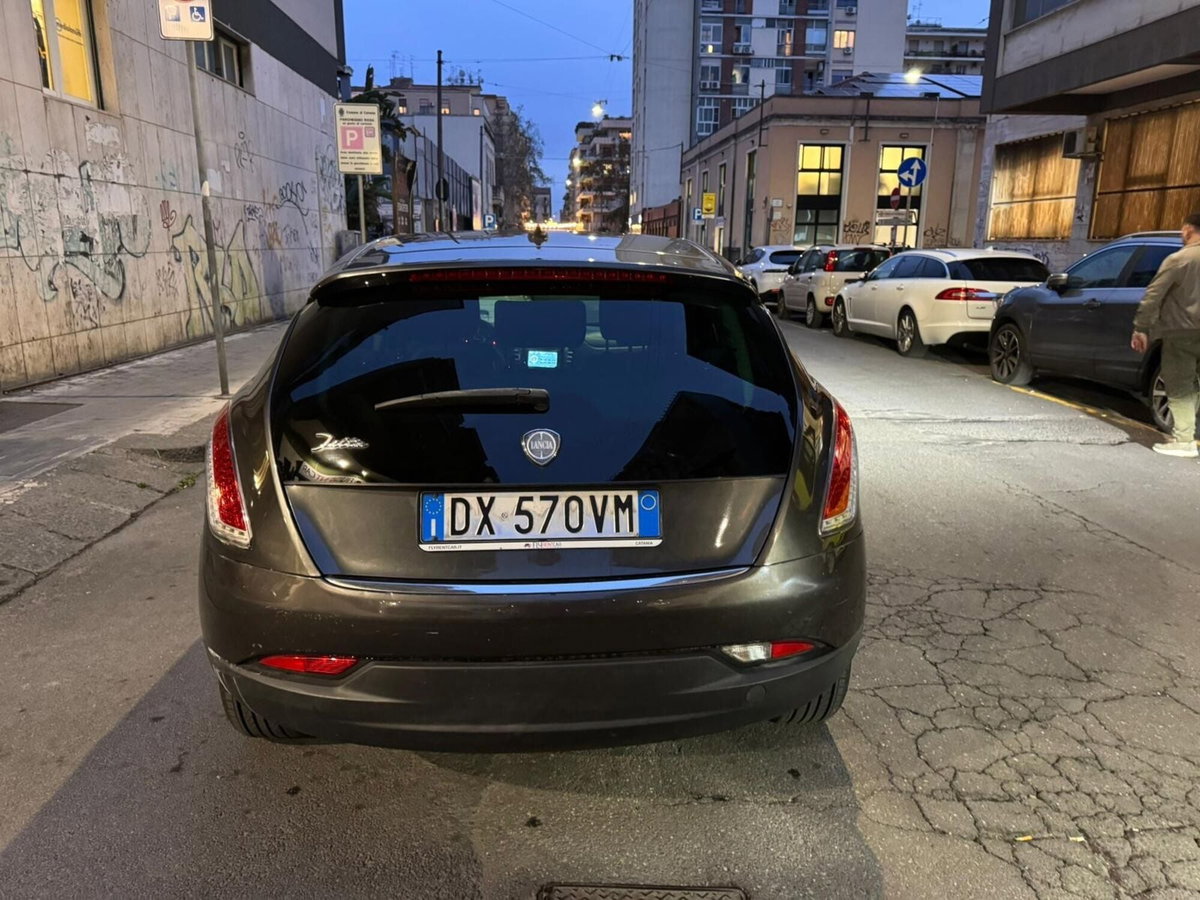 Lancia Delta 1.6 MJT DPF Platino (5)