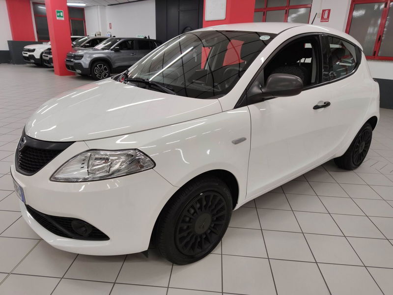 Lancia Ypsilon 1.0 FireFly 5 porte S&S Hybrid Ecochic Silver