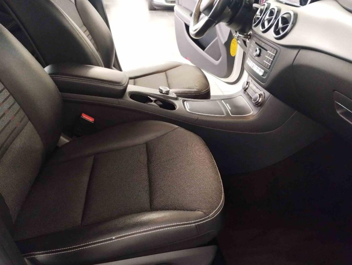 Mercedes-Benz Classe B 180 d Automatic Sport (9)