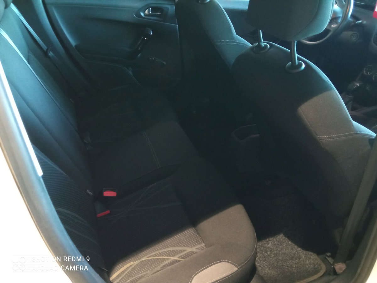 Peugeot 208 HDi 68 CV 5 porte Allure (13)
