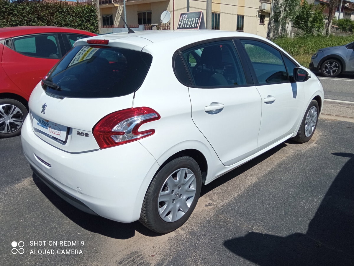 Peugeot 208 HDi 68 CV 5 porte Allure (2)