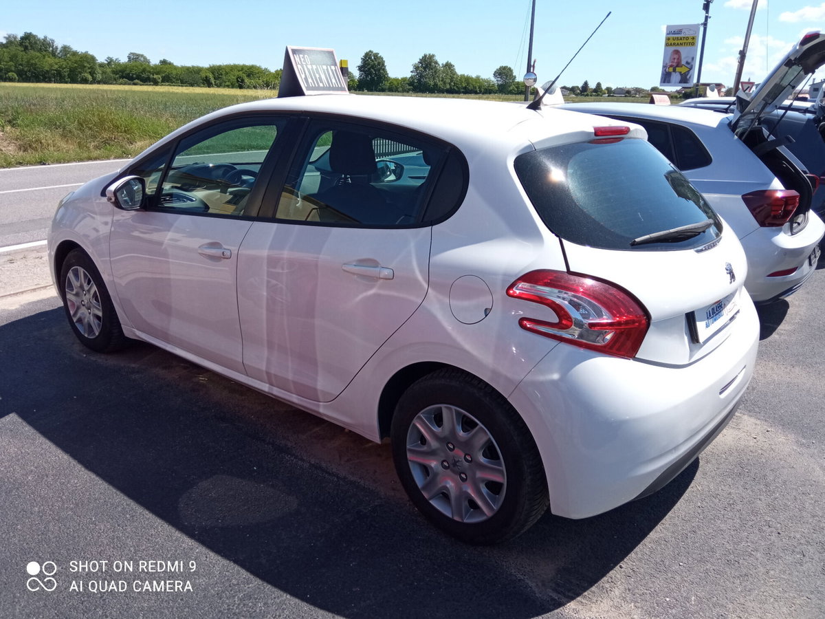 Peugeot 208 HDi 68 CV 5 porte Allure (5)