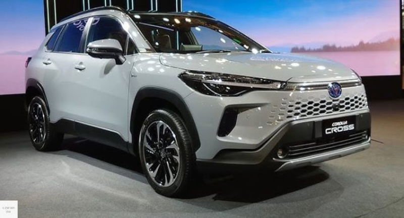 Toyota Corolla Cross Hybrid 2.0 Hybrid 197 CV E-CVT Lounge Light