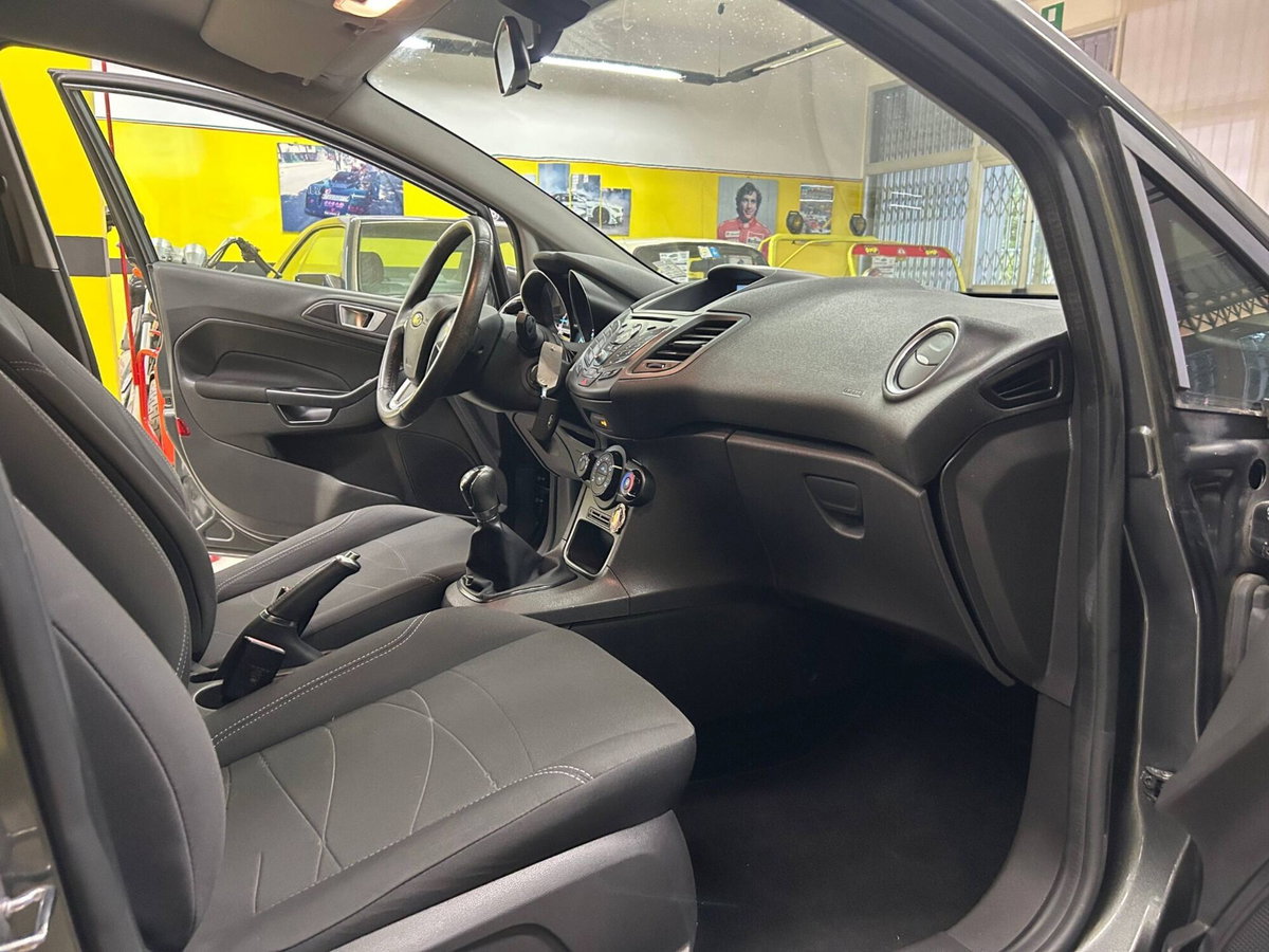Ford Fiesta 1.5 TDCi 75CV 5 porte Titanium (12)