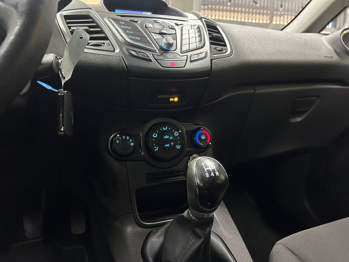 Ford Fiesta 1.5 TDCi 75CV 5 porte Titanium (18)