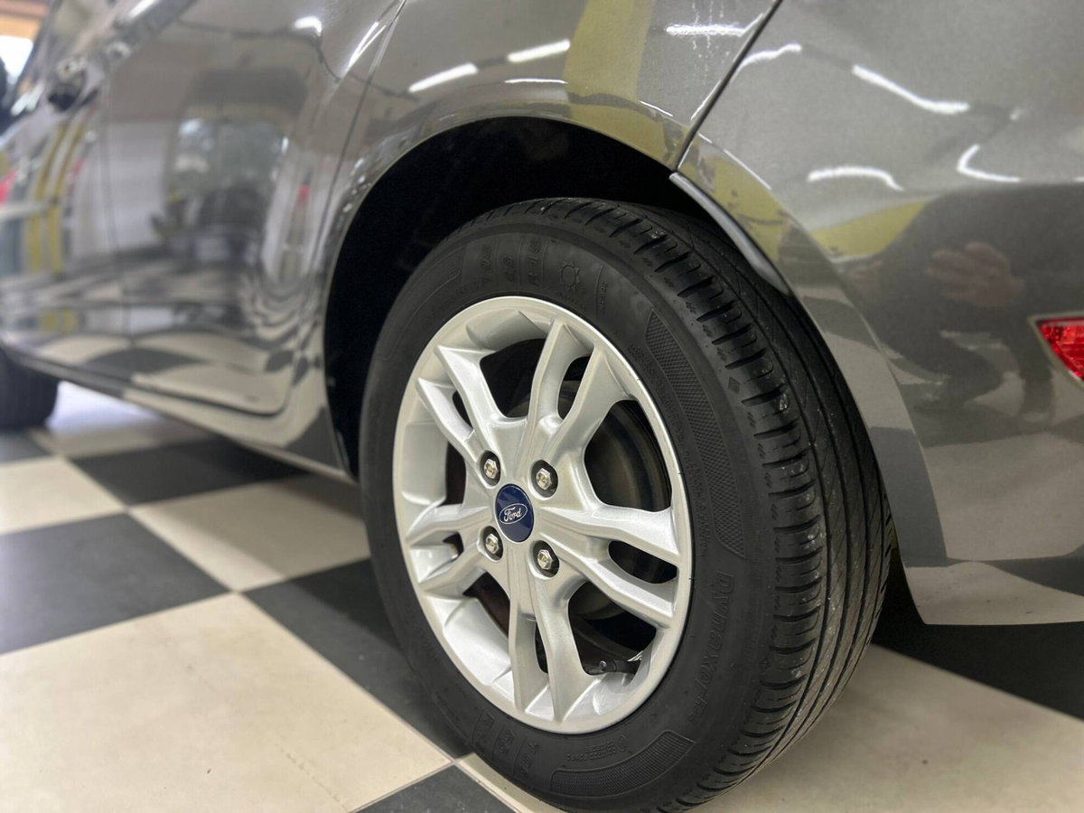 Ford Fiesta 1.5 TDCi 75CV 5 porte Titanium (8)