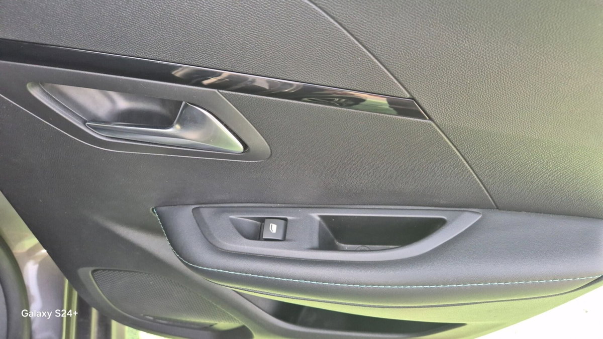 Peugeot 208 PureTech 100 Stop&Start EAT8 5 porte GT Pack (7)