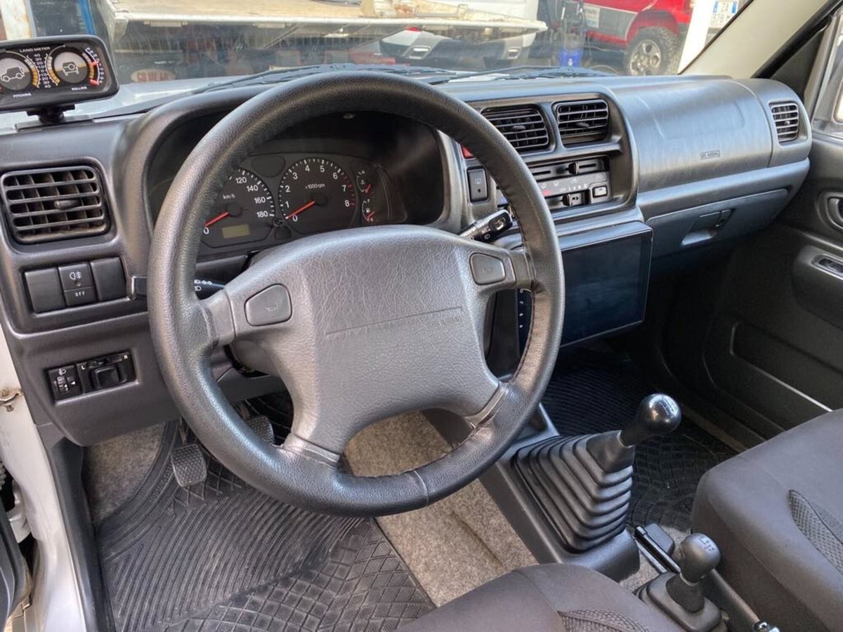 Suzuki Jimny 1.3i 16V cat 4WD JLX (11)