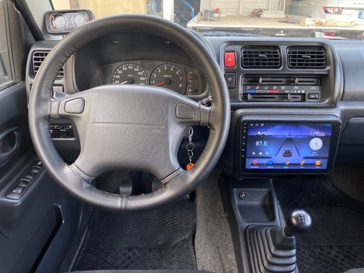 Suzuki Jimny 1.3i 16V cat 4WD JLX (12)