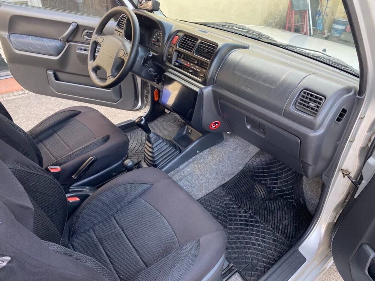 Suzuki Jimny 1.3i 16V cat 4WD JLX (15)