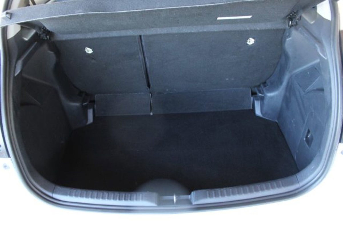 Toyota Yaris 1.0 5 porte Trend (5)