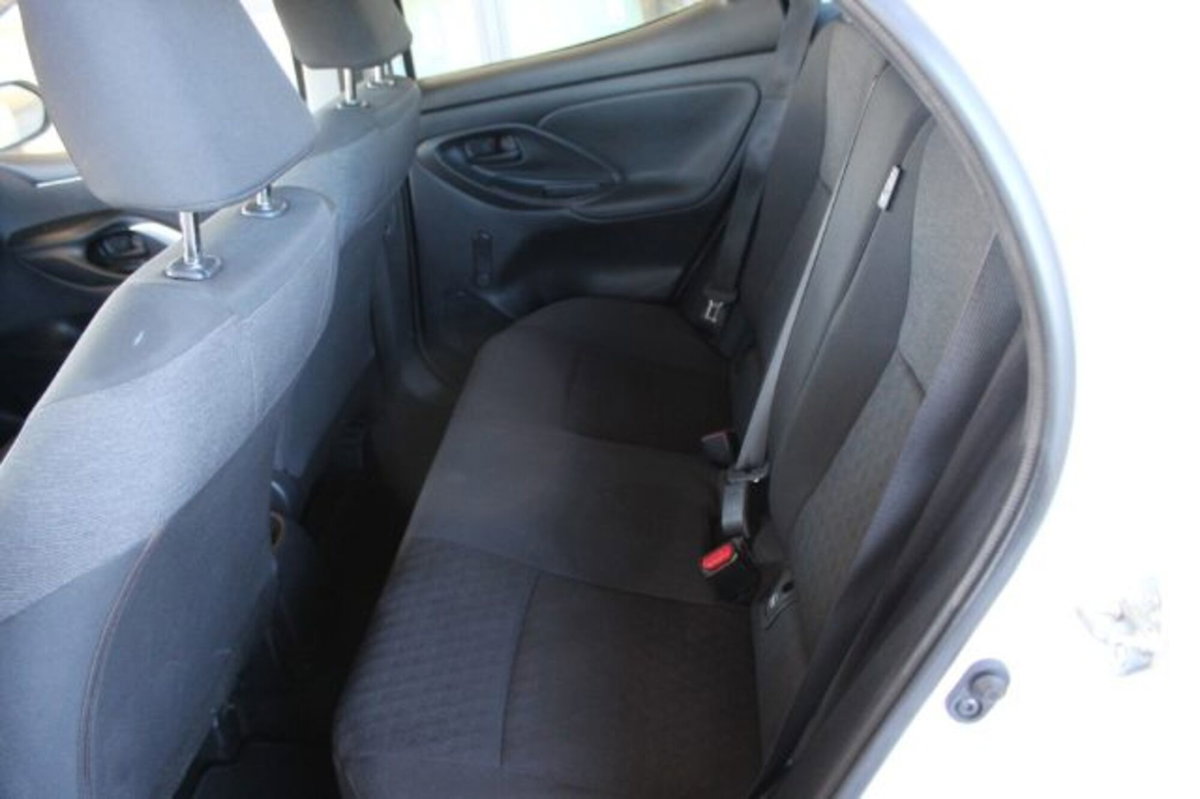 Toyota Yaris 1.0 5 porte Trend (6)