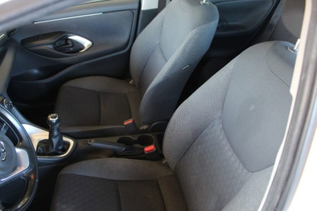 Toyota Yaris 1.0 5 porte Trend (8)