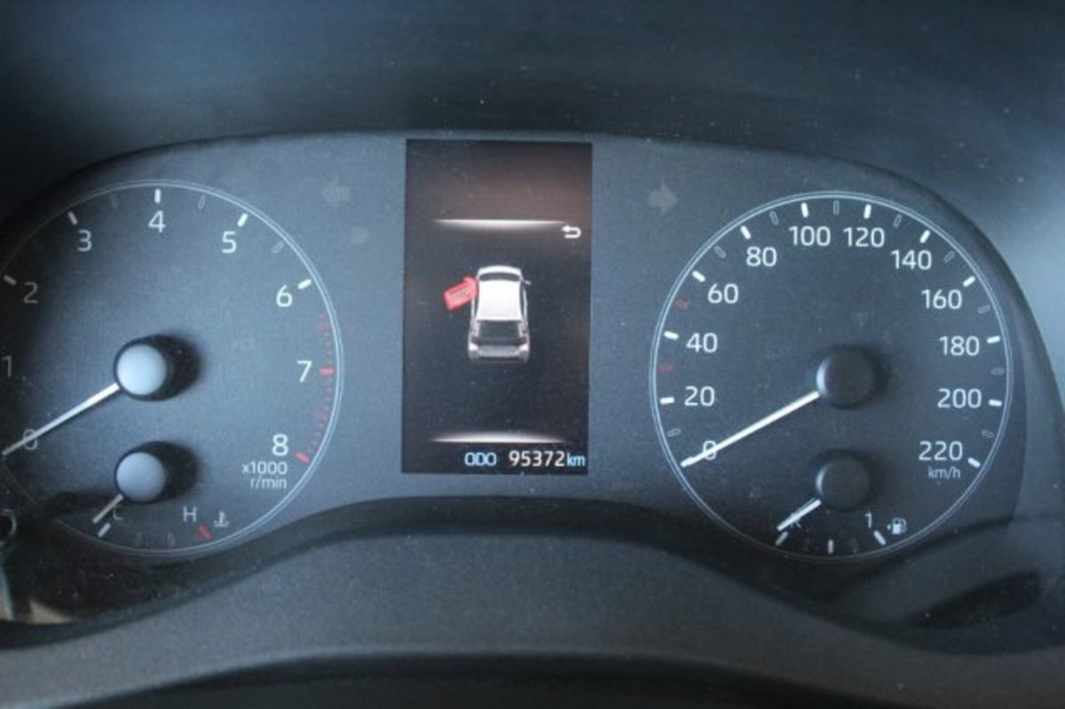 Toyota Yaris 1.0 5 porte Trend (9)
