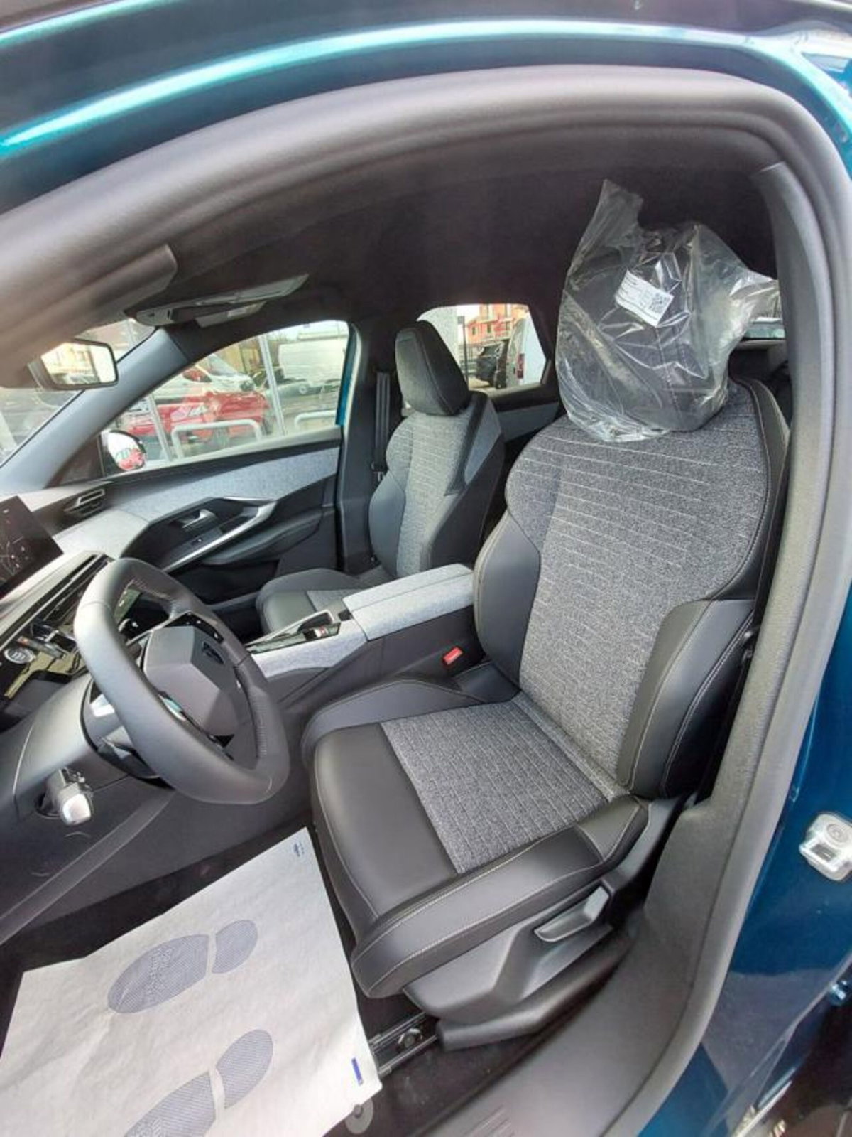 Peugeot 3008 1.2 hybrid Allure Business 145cv e-dcs6 (9)