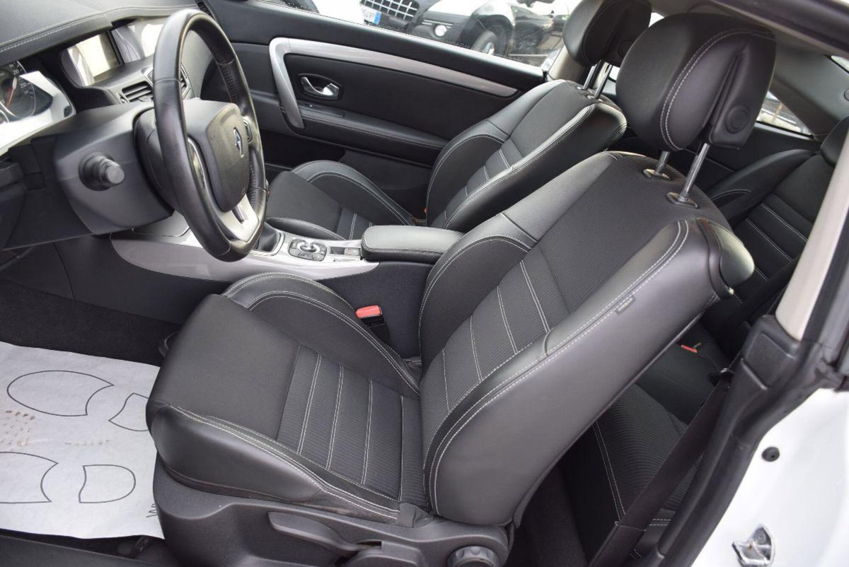 Renault Laguna Coupé 1.5 dCi 110CV Wave ESM (6)