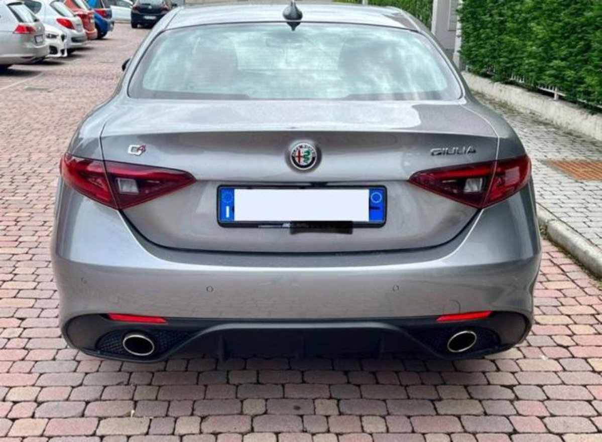 Alfa Romeo Giulia 2.2 Turbodiesel 210 CV AT8 AWD Q4 Veloce (3)