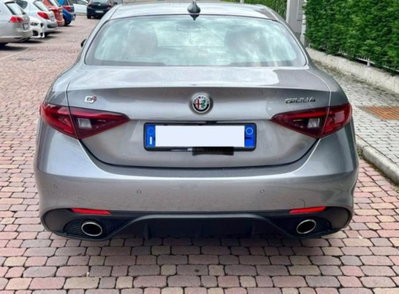 Alfa Romeo Giulia 2.2 Turbodiesel 210 CV AT8 AWD Q4 Veloce (3)