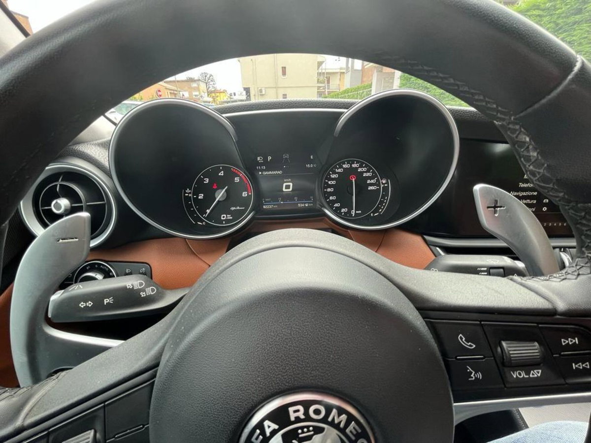 Alfa Romeo Giulia 2.2 Turbodiesel 210 CV AT8 AWD Q4 Veloce (8)