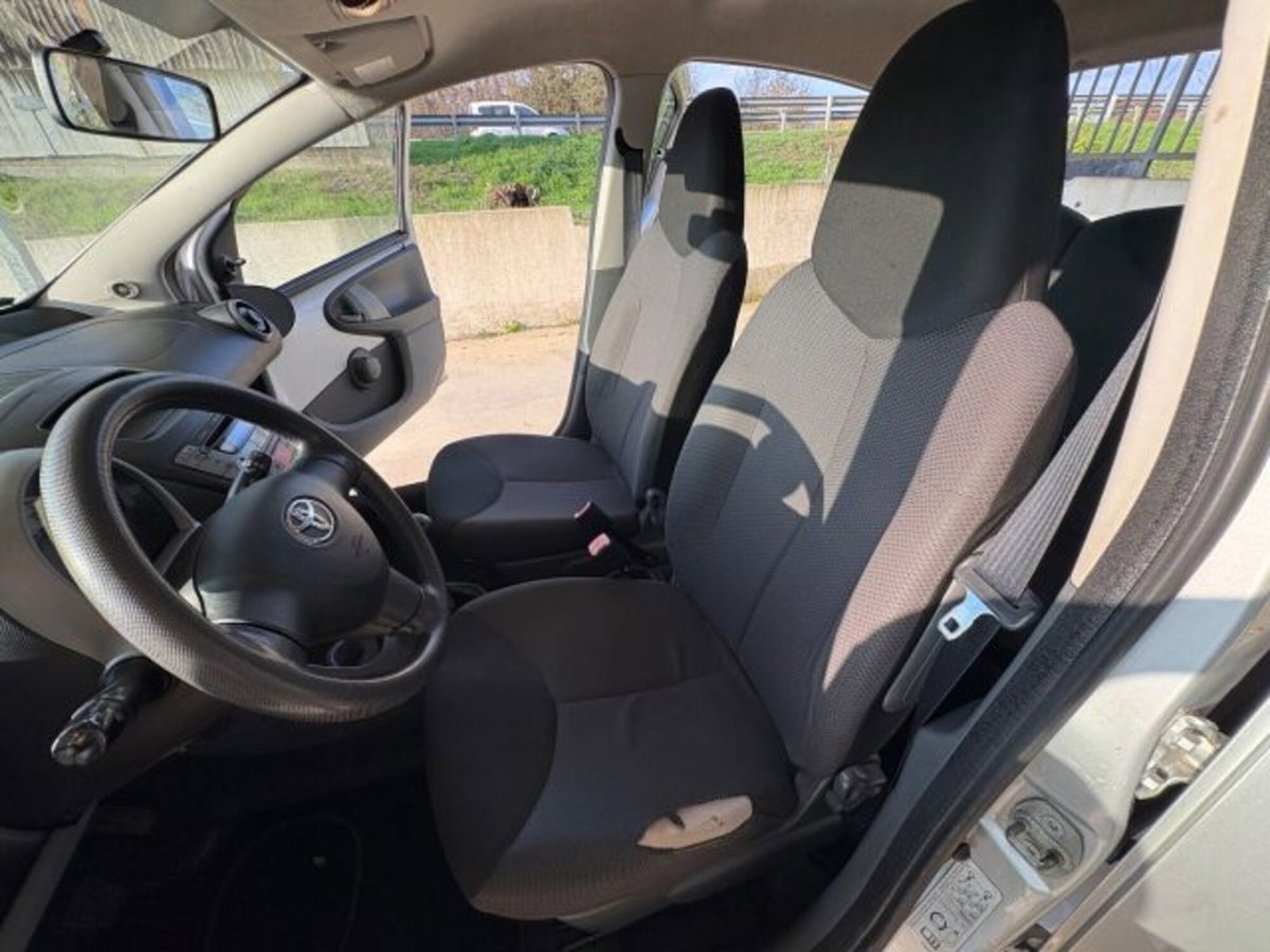 Toyota Aygo 1.0 12V VVT-i 5 porte (6)