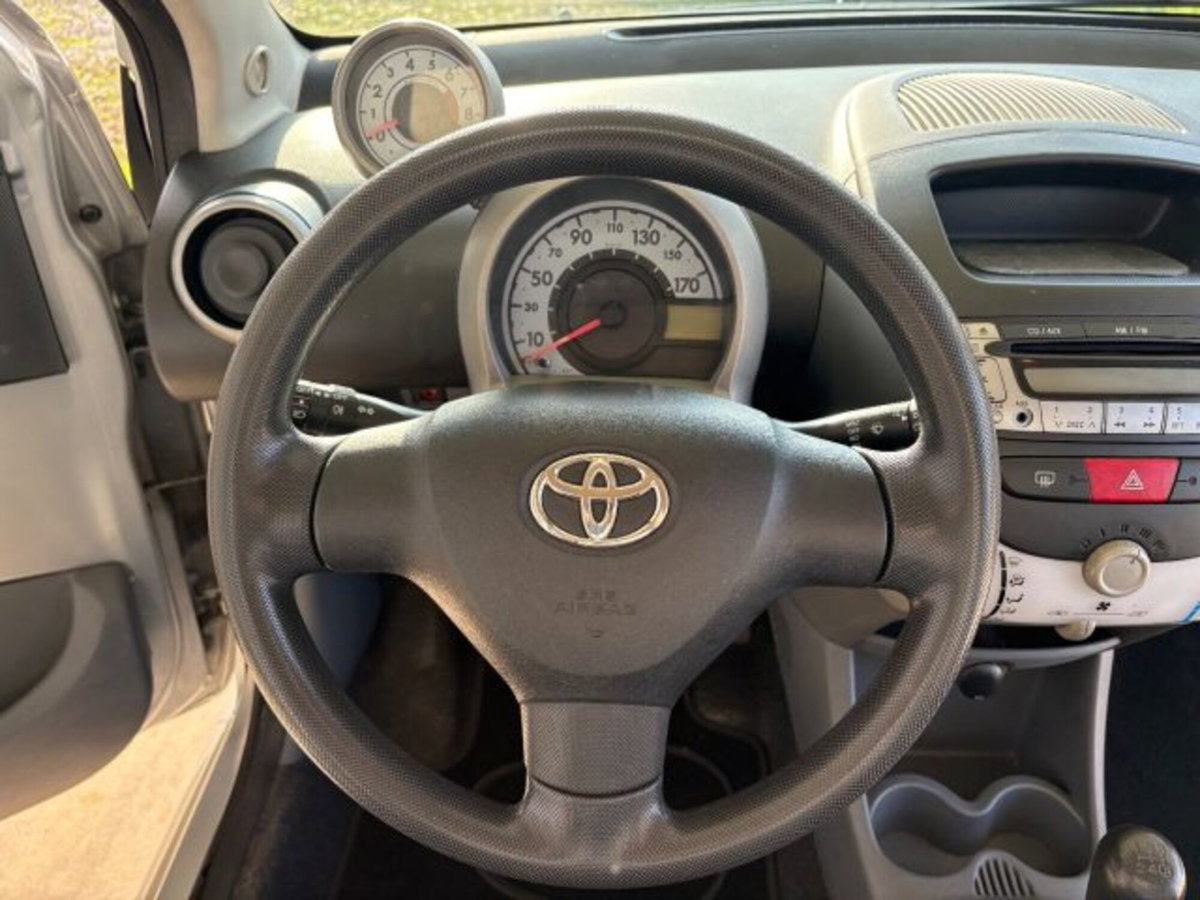 Toyota Aygo 1.0 12V VVT-i 5 porte (7)