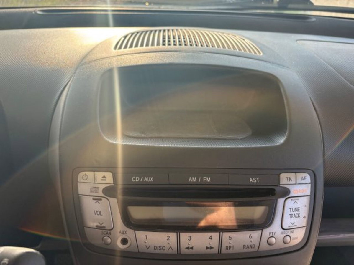 Toyota Aygo 1.0 12V VVT-i 5 porte (8)