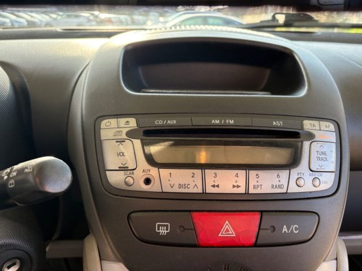 Toyota Aygo 1.0 12V VVT-i 5 porte (9)