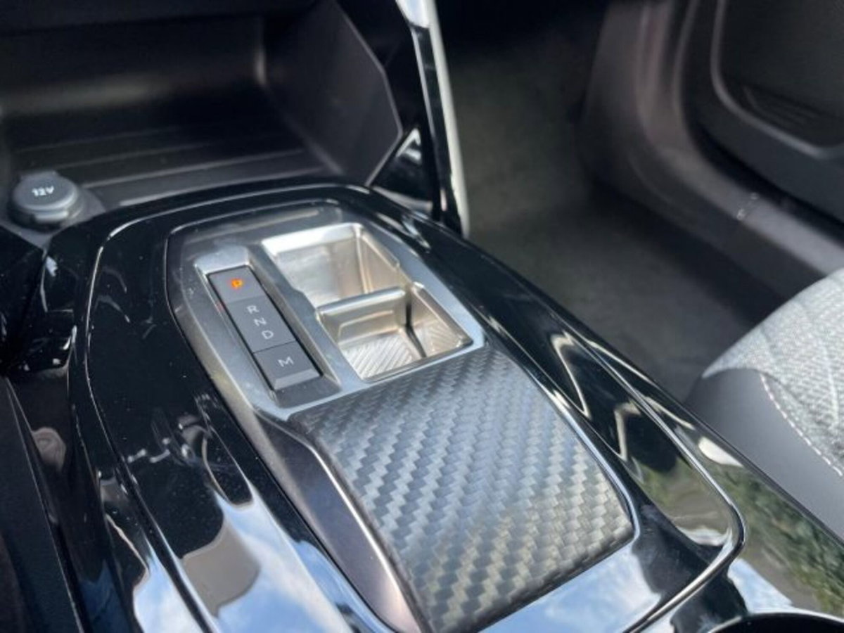 Peugeot 2008 PureTech 130 S&S EAT8 Allure Pack (17)