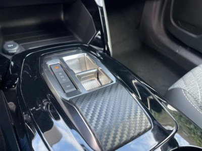 Peugeot 2008 PureTech 130 S&S EAT8 Allure Pack (17)